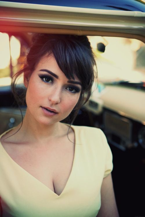 97084-Milana-Vayntrub-att